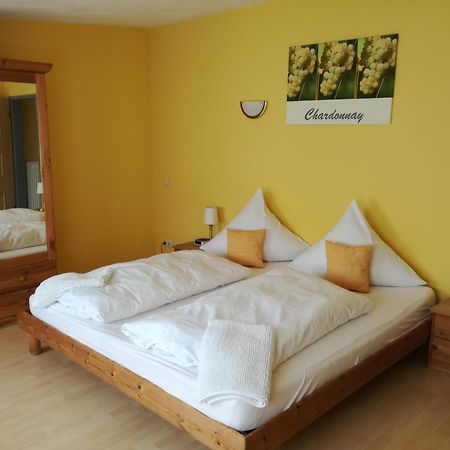 Gaestezimmer / Weingut Peter Вахенгайм-ан-дер-Вайнштрасе Екстер'єр фото